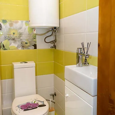 Spacious Flat With Garage - Steps From The Sea Garden By Flat Manаger